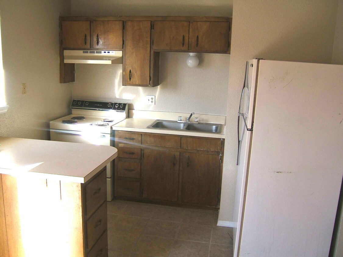 Primary Photo - 530 N Burk St
