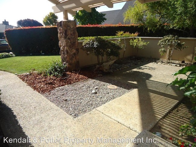 Foto del edificio - 4 br, 2 bath House - 130 Thunderbird Ct.