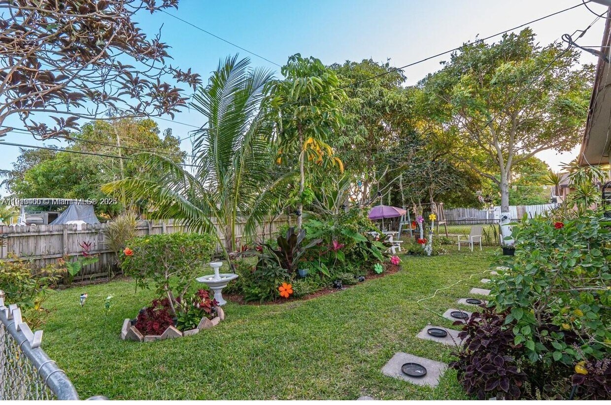 Foto del edificio - 324 NE 44th St