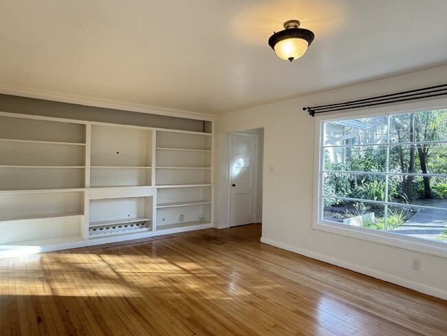 Building Photo - Charming 2 Bedroom San Anselmo Home