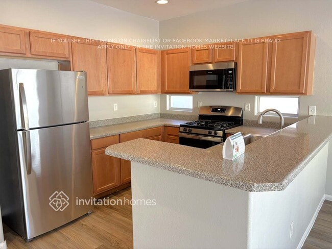 Building Photo - 720 Easter Lily Pl