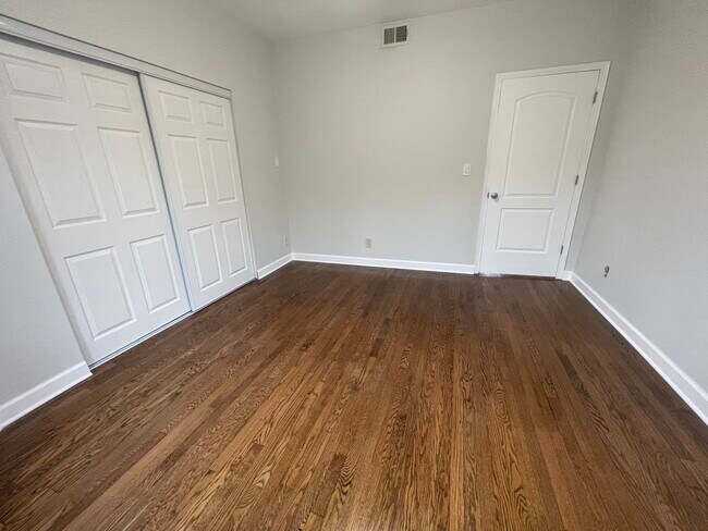 Foto del edificio - 3219 W Balmoral Ave