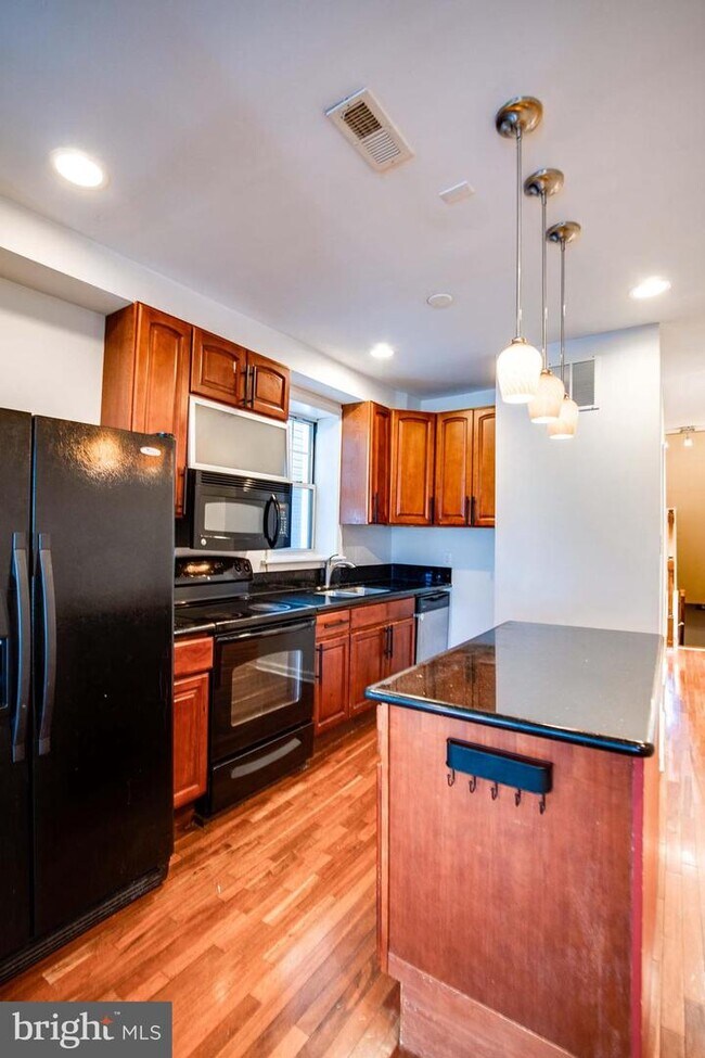 Foto del edificio - 2905 W Girard Ave