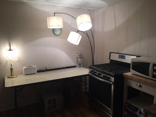 Building Photo - 104 Miller Ln