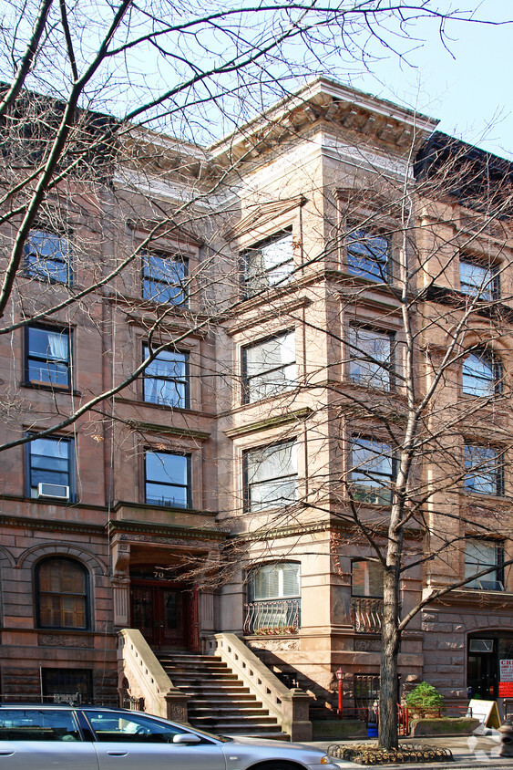 Building Photo - 70 W 69th St