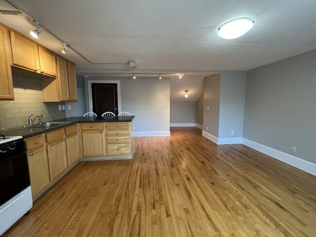 Kitchen - 3757 Harriet Ave