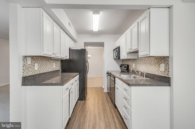 Photo - 7806 Hanover Pkwy Townhome