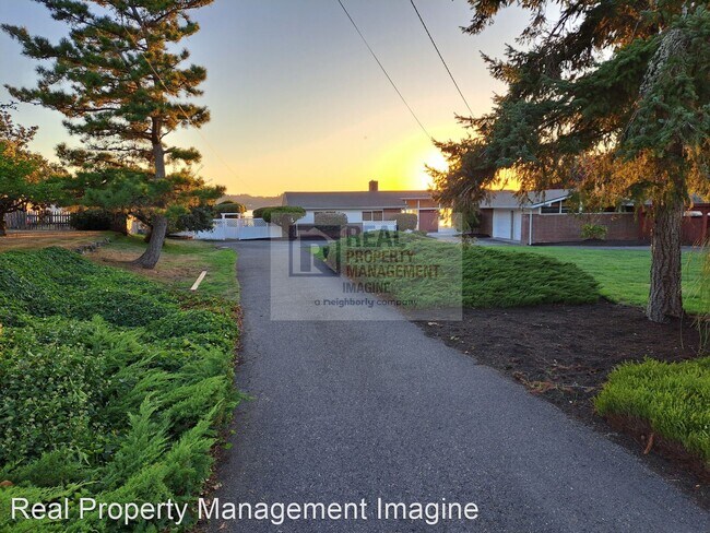 Building Photo - 3 br, 2.5 bath House - 6144 Gull Harbor Dr NE