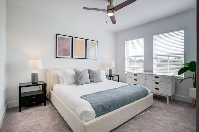 Building Photo - Encanto Isla