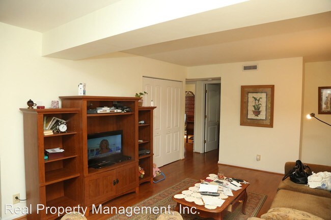 Building Photo - 2 br, 2 bath House - 1232 Villa Ln, Apt #D