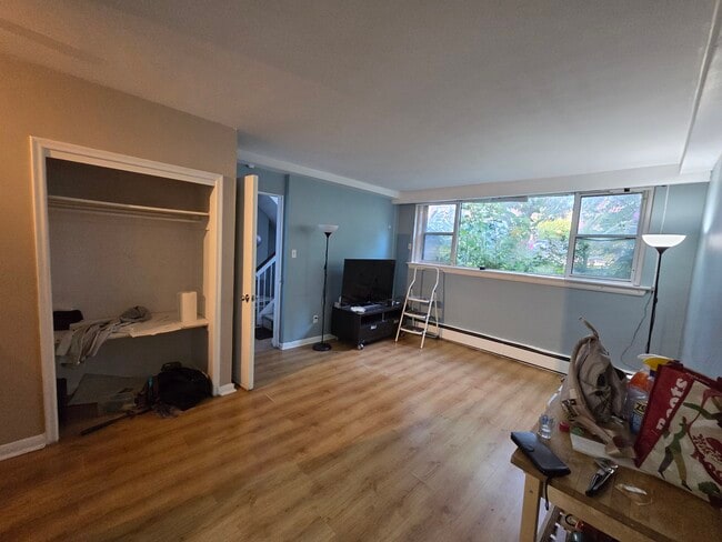 Building Photo - 14 Denbigh Cres