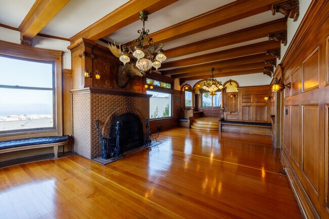 Palace Size Living Room w/Library - 2394 Broadway St