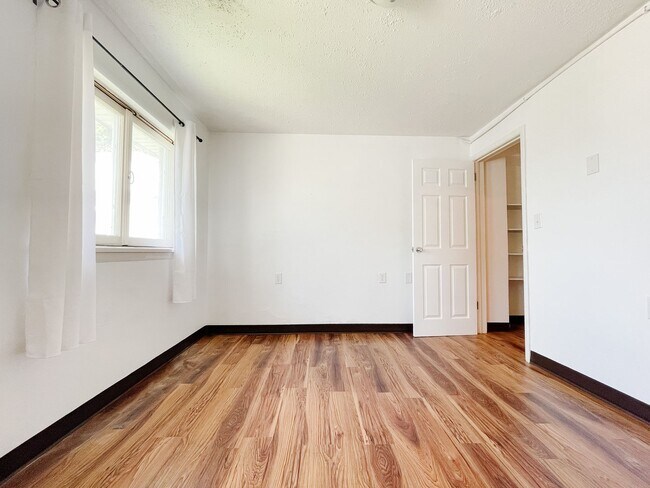 Foto del edificio - 305 S Manning Ave