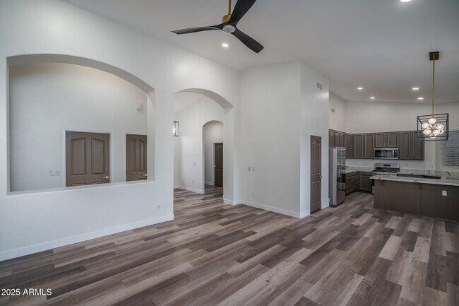 Building Photo - 4609 E Pinnacle Vista Dr