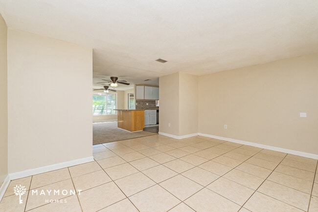 Building Photo - 7914 Bracken Dr