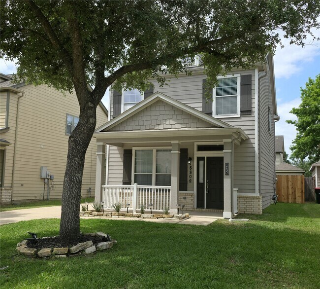 Building Photo - 18802 Sandelford Dr