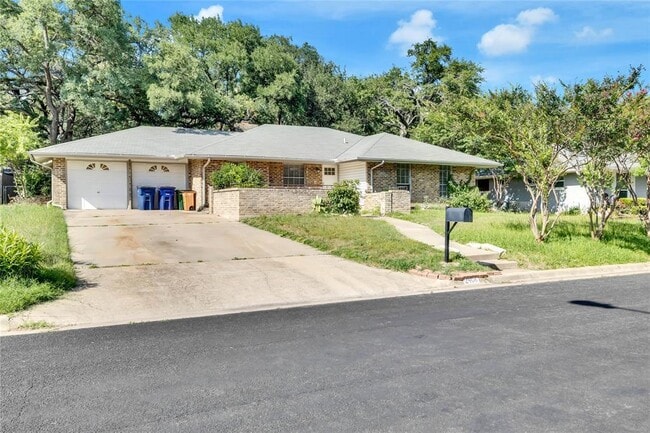 Building Photo - 2406 Sheri Oak Ln