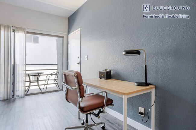 Foto del edificio - 711 N Sweetzer Ave