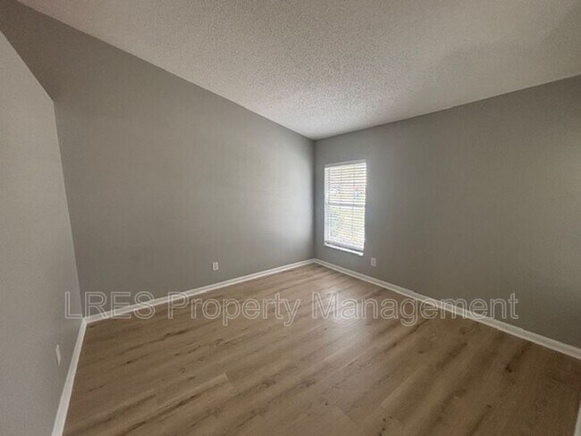 Foto del edificio - 1004 Stout Ct