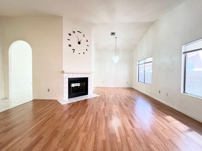 Building Photo - Very nice single-family