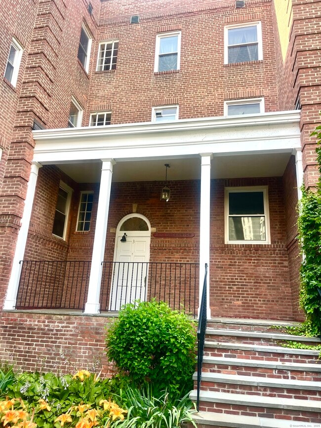 Building Photo - 70 Strawberry Hill Ave