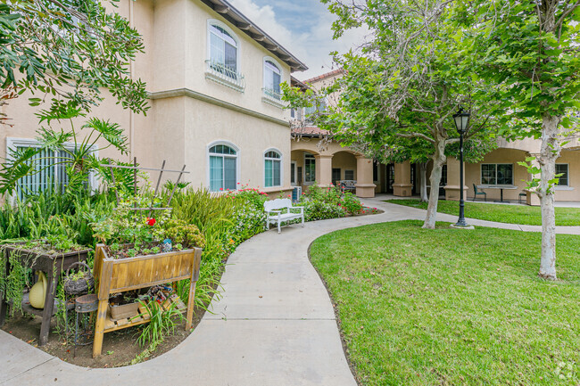 Courtyard - Pacifica Poway - 55+ Active Adult Apartments