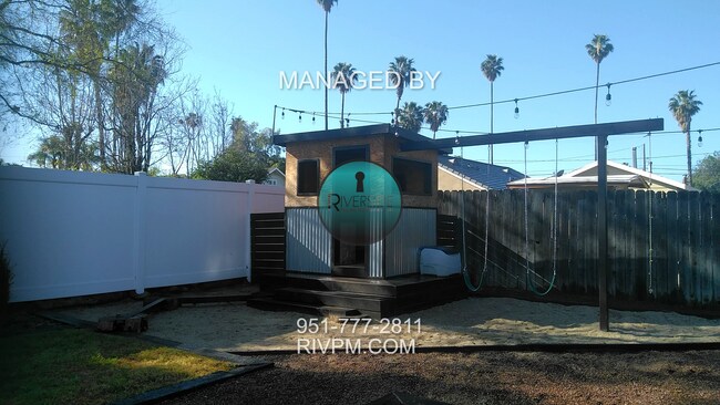 Building Photo - !!! Beautiful pride of ownership home in g...