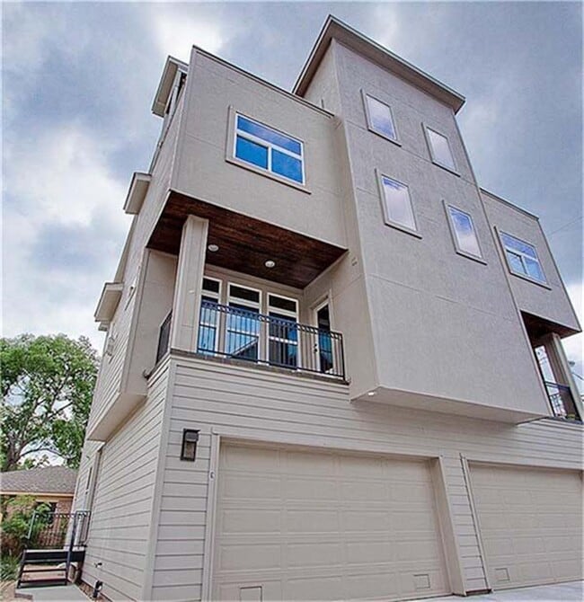 Building Photo - 1325 W 24th St