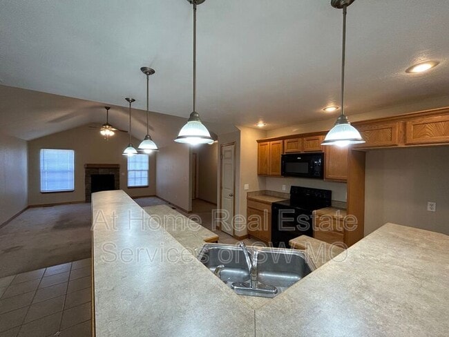 Building Photo - 5504 Bayberry Dr W