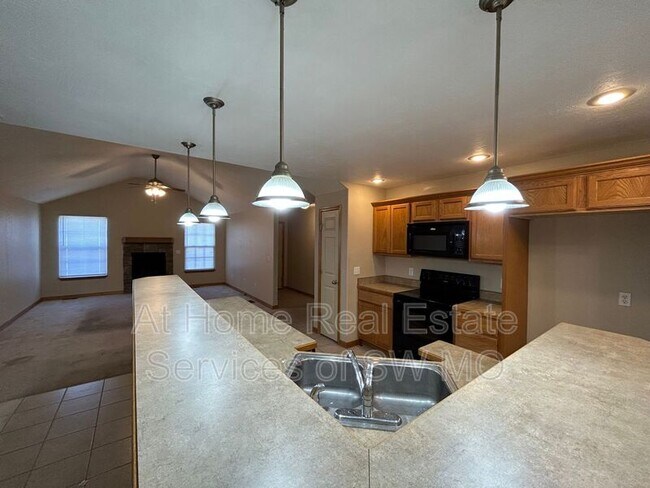 Foto del edificio - 5504 Bayberry Dr W
