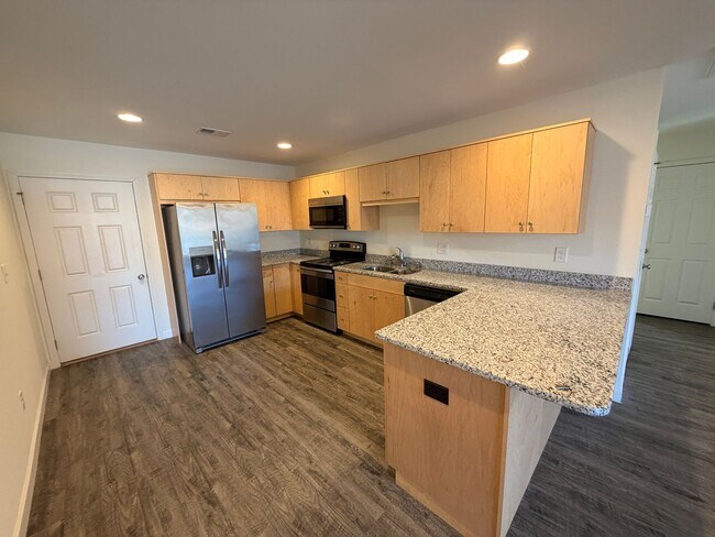 Foto del edificio - Available now! 2BR, 1BA Duplex in Super Convenient Location