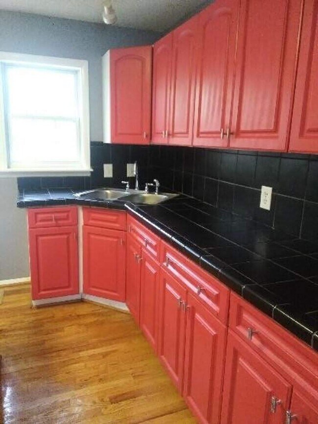 Building Photo - 204 Irongate Dr