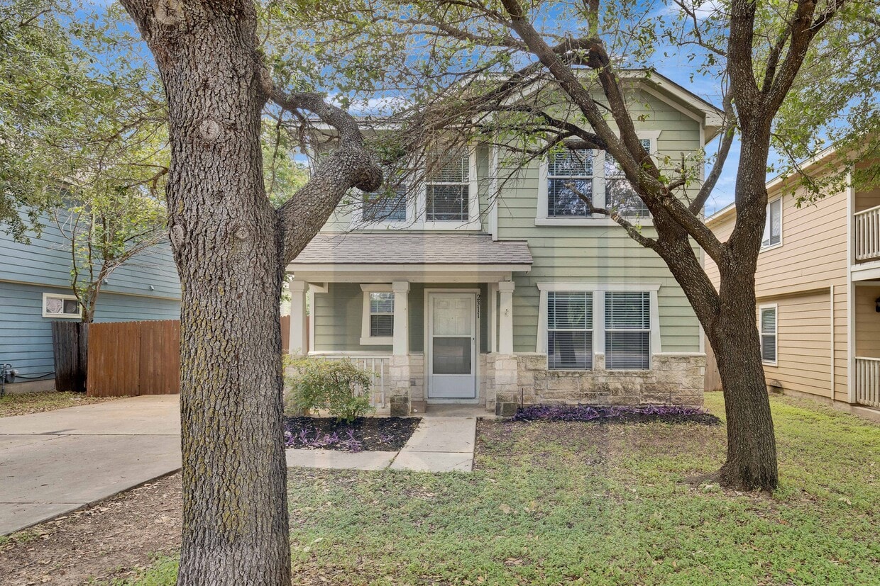 Primary Photo - 2311 Bluffstone Dr