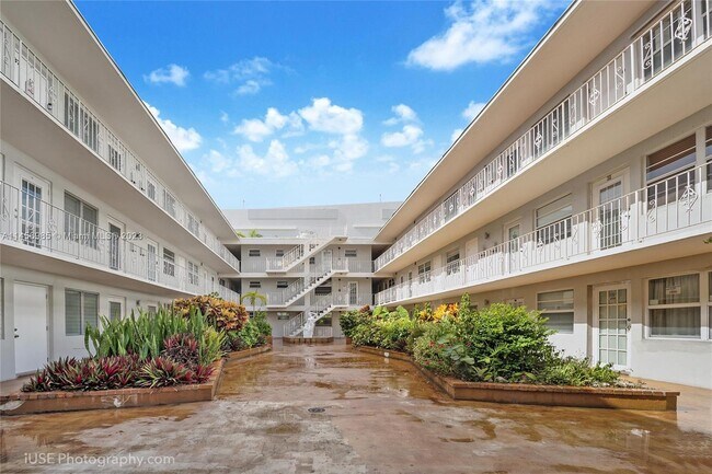 Foto del edificio - 1698 Jefferson Ave