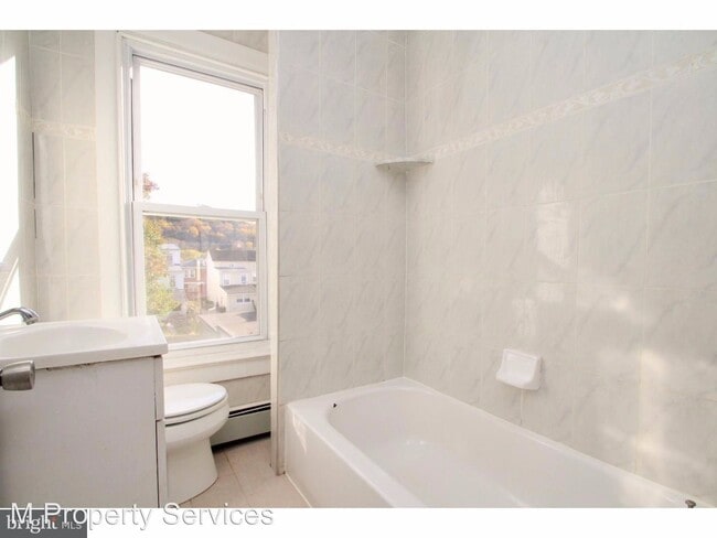 Building Photo - 3 br, 1 bath House - 613 Spring Mill Avenue