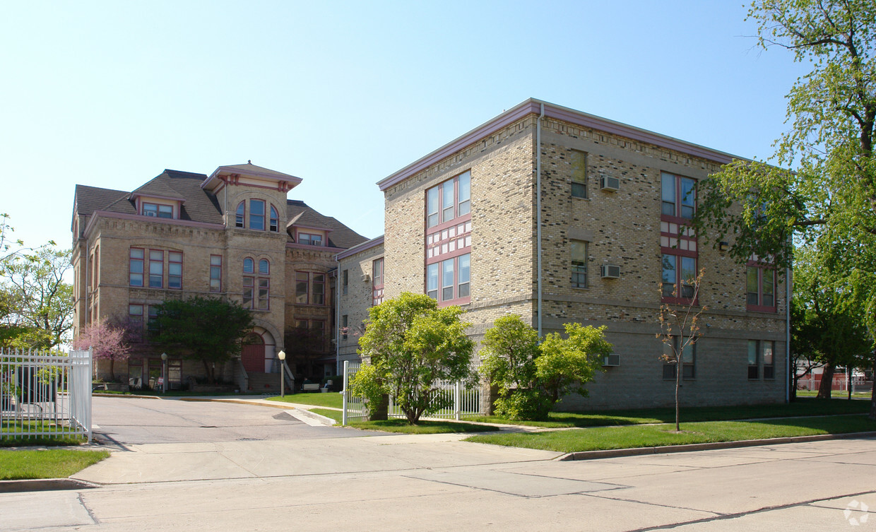 Primary Photo - Lincoln School Historic Apartments