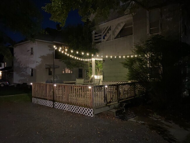 Building Photo - 99 Schubert St