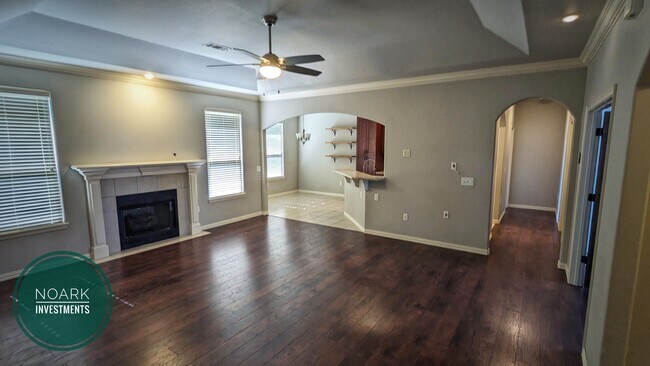 Building Photo - 608 SW Wallstone Rd