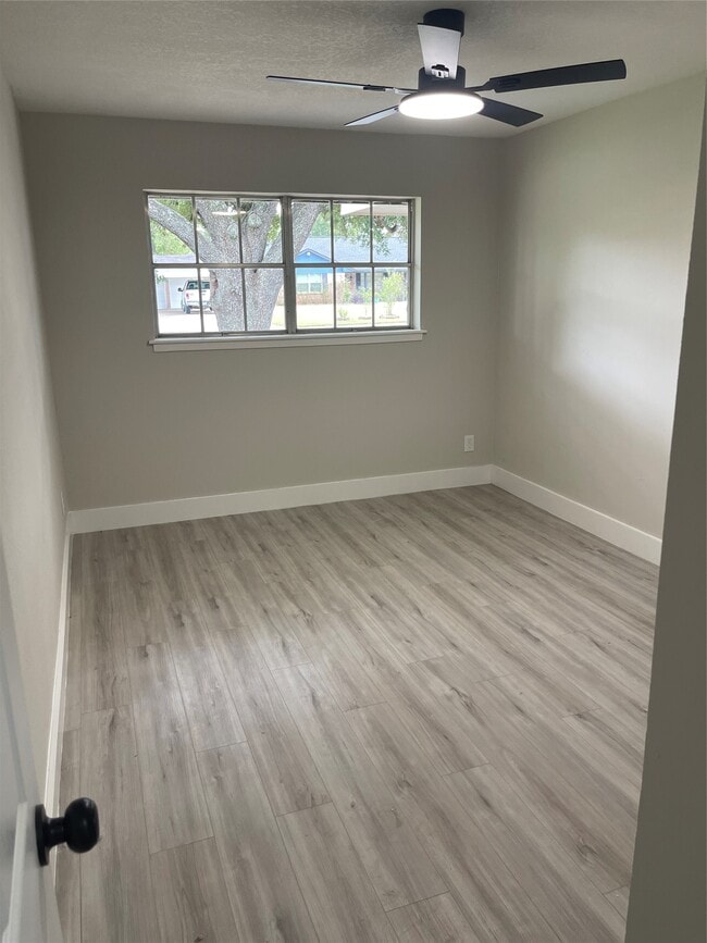 Building Photo - 5818 Darlinghurst Dr
