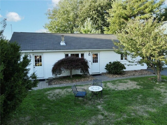 Foto del edificio - 543 Aquidneck Ave