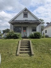 Building Photo - 801 W 10th St