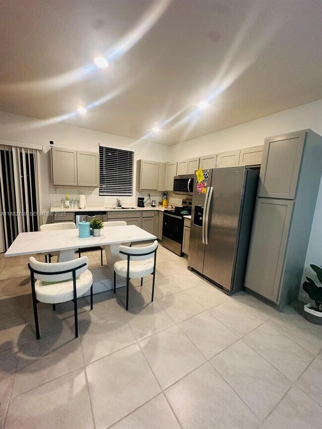 Foto del edificio - 437 NE 13th St