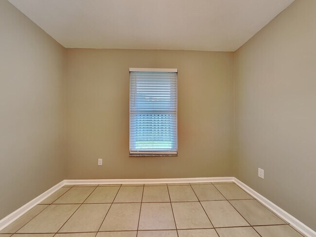Building Photo - 3894 Hunters Lake Cir W