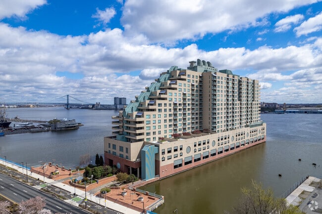 Residences at Dockside