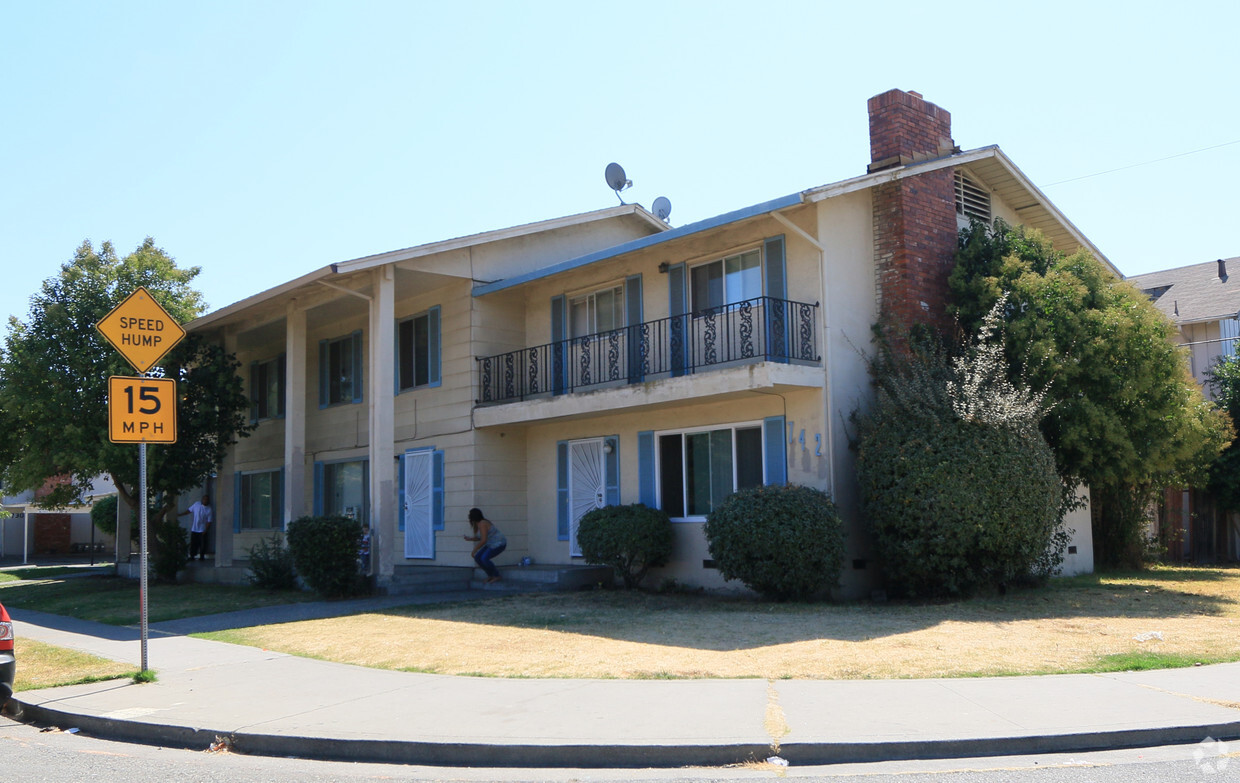 Building Photo - 742 Ponce de Leon Ave