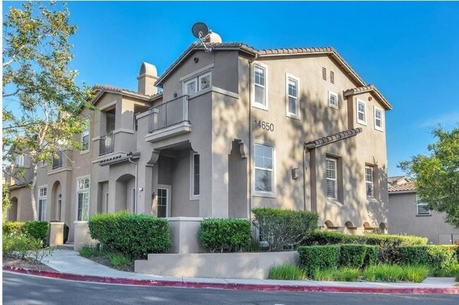 Building Photo - 14650 Via Fiesta