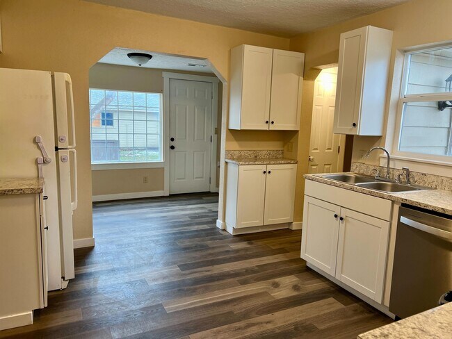 Foto del edificio - 1642 Miller Ave