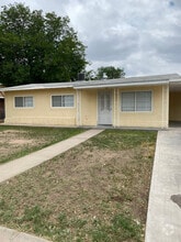 Building Photo - 901 N Orchard Ave