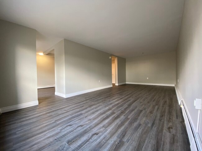 Building Photo - 170 Erb St. W