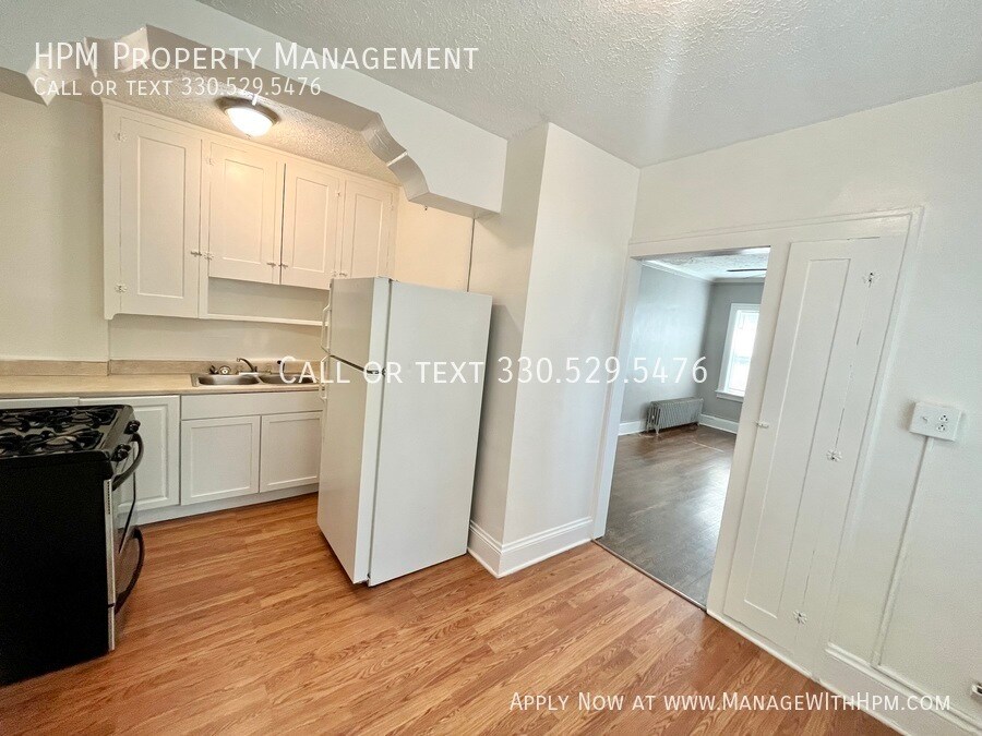 Building Photo - One-Bedroom Apartment for Rent. 1/2 off fi...
